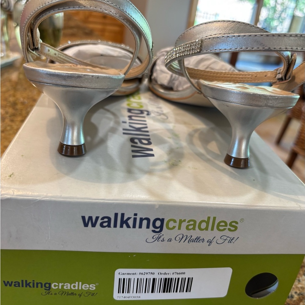 NIB - Silver Walking Cradles evening sandals - Picture 6 of 7